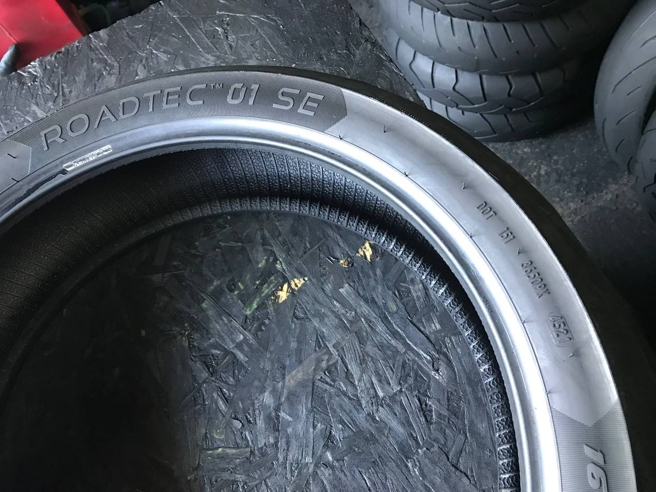 160/60 R17 Metzeler Roadtec 01 SE