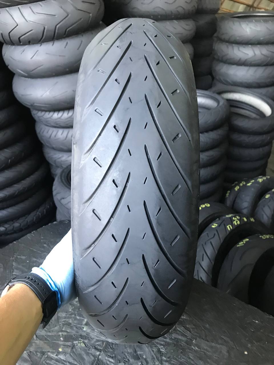 160/60 R17 Metzeler Roadtec 01 SE