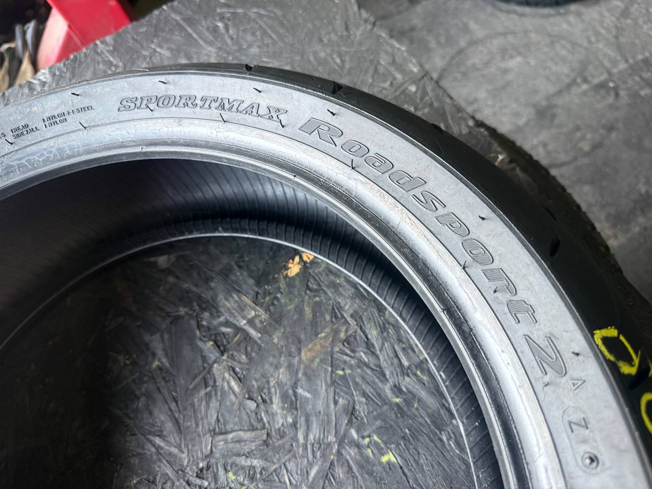 180/55 R17 Dunlop SportMax RoadSport 2