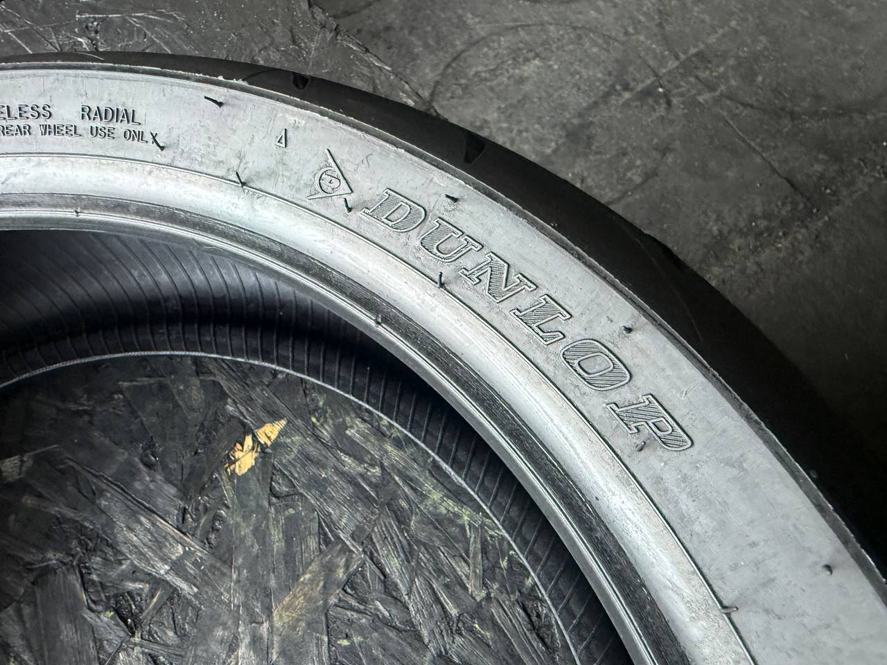 180/55 R17 Dunlop SportMax RoadSport 2