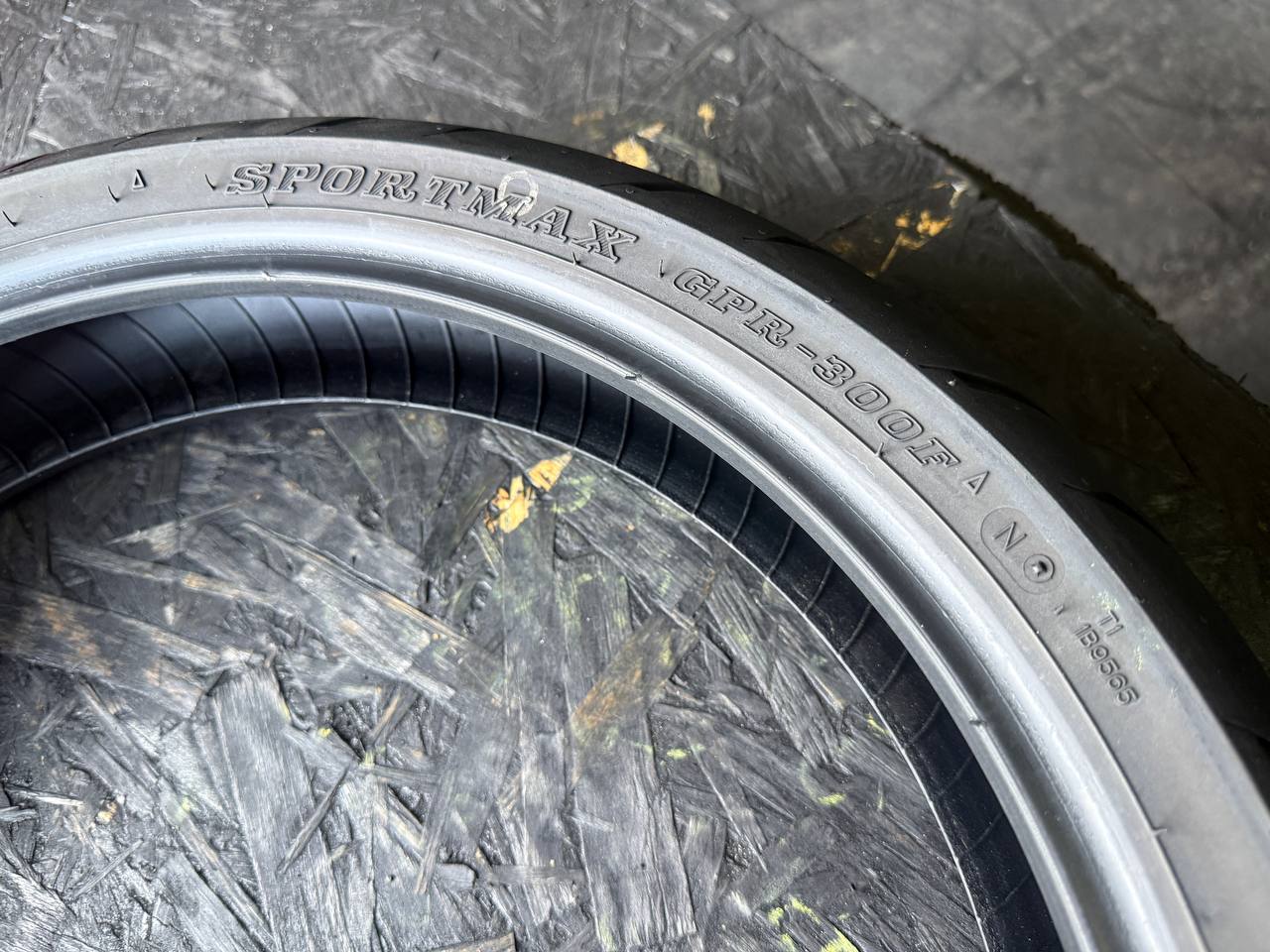 110/70 R17 Dunlop Sportmax GPR 300F