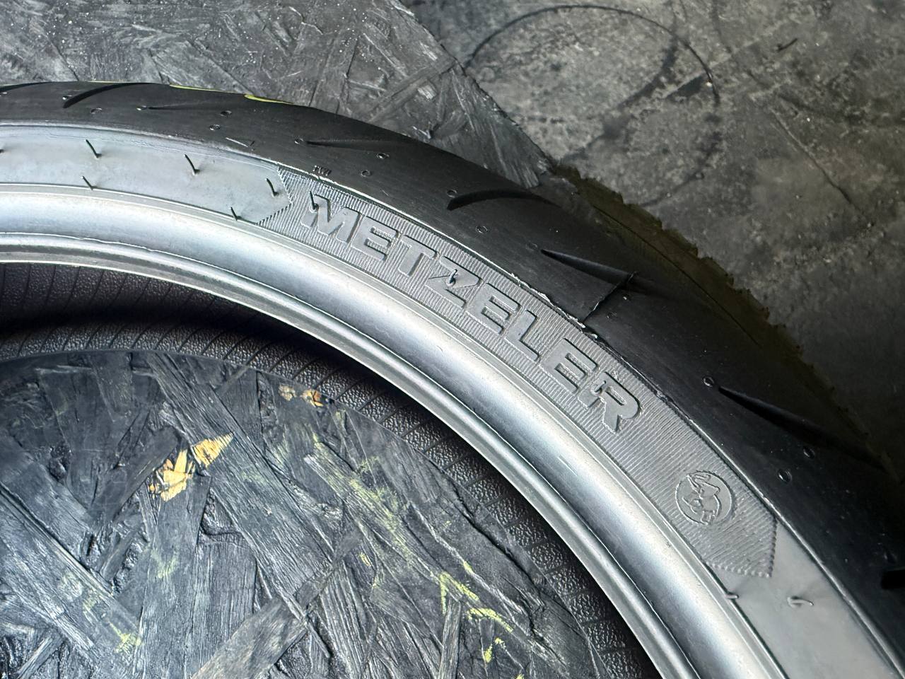 120/70 R17 Metzeler Sportec M7 RR