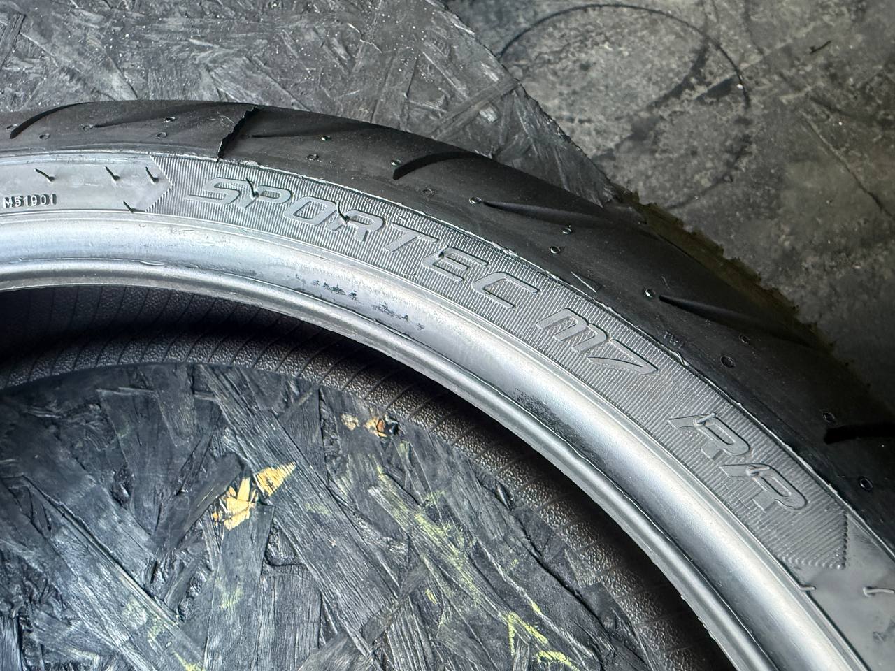 120/70 R17 Metzeler Sportec M7 RR
