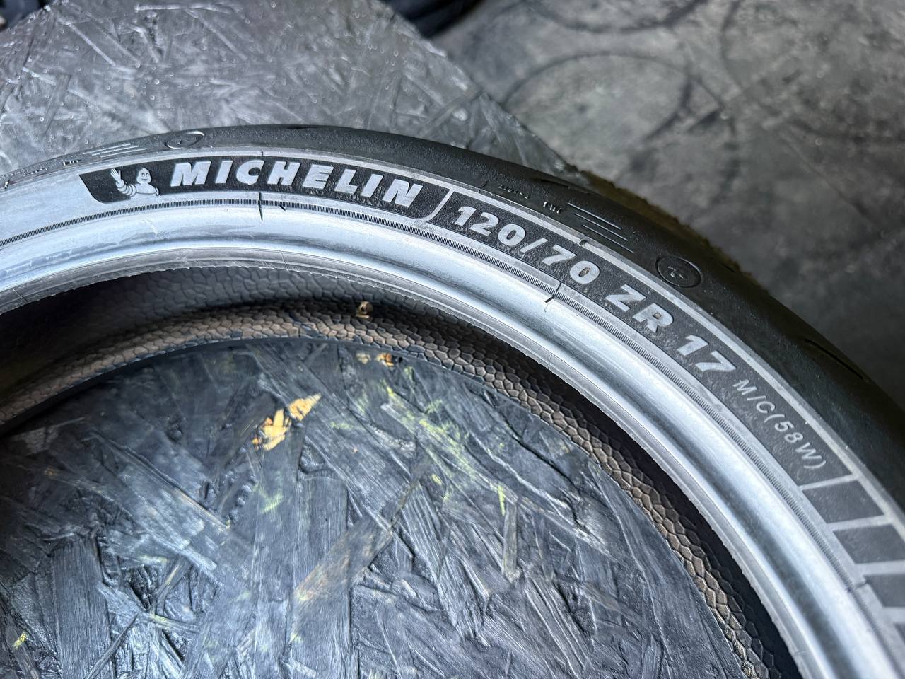120/70 R17 Michelin Power GP