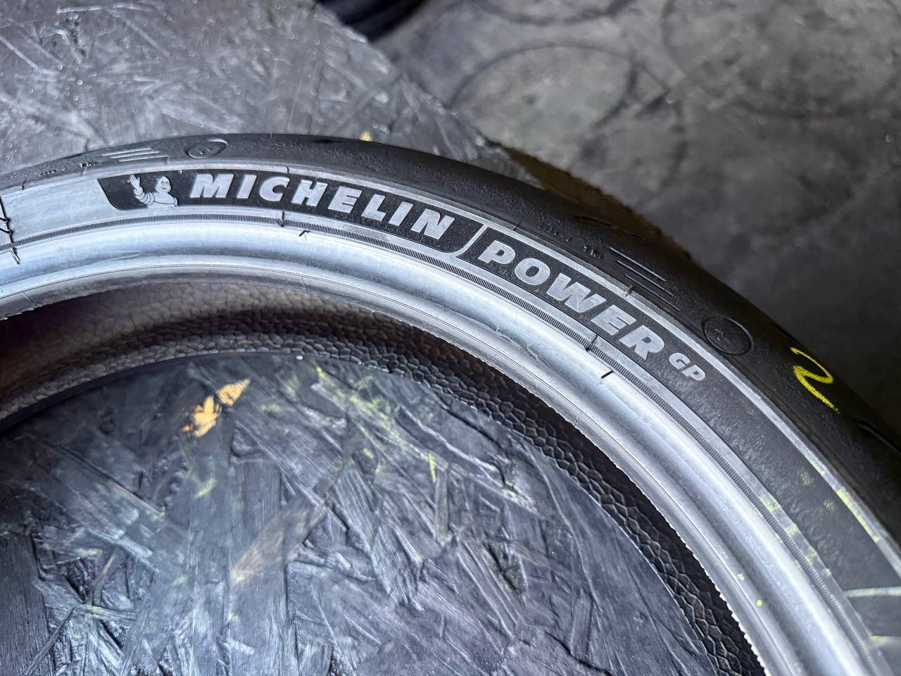 120/70 R17 Michelin Power GP