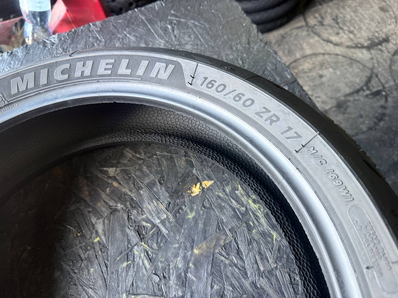 160/60 R17 Michelin Road 5