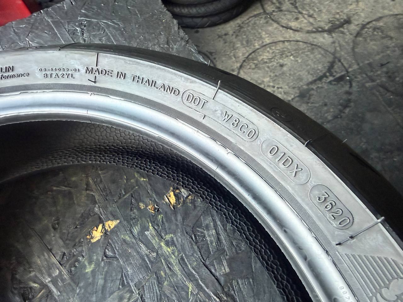 160/60 R17 Michelin Road 5