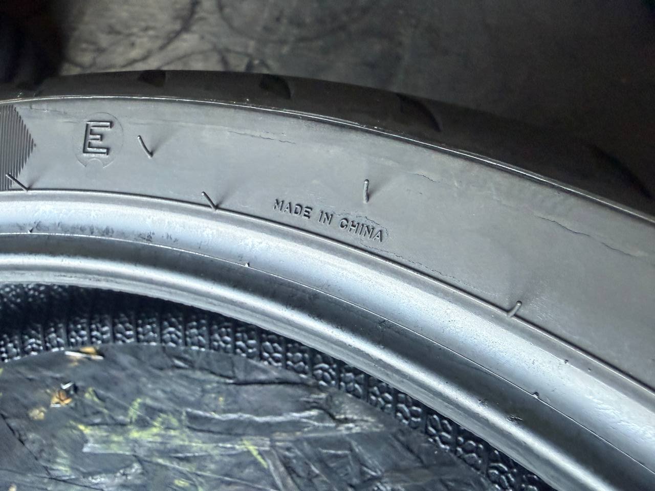 120/70 R17 Metzeler Roadtec 01