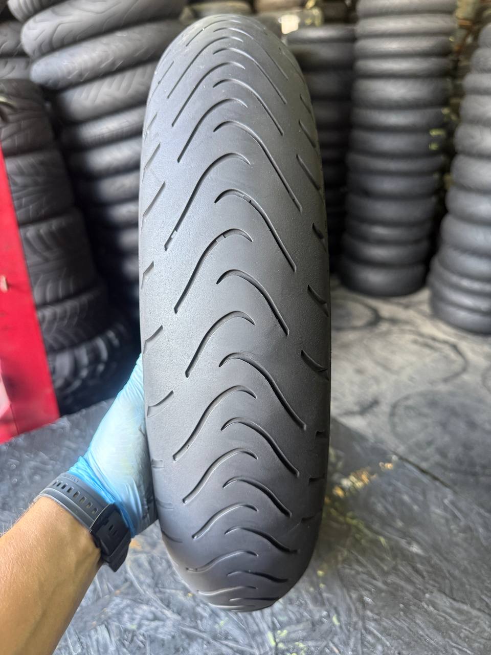 120/70 R17 Metzeler Roadtec 01