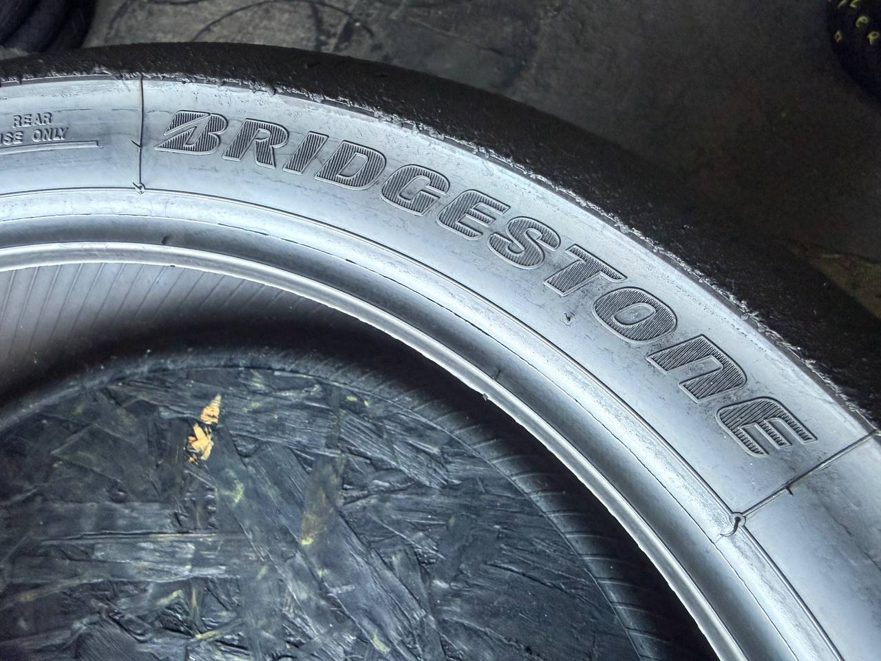 200/660 R17 Bridgestone Racing Battlax V02