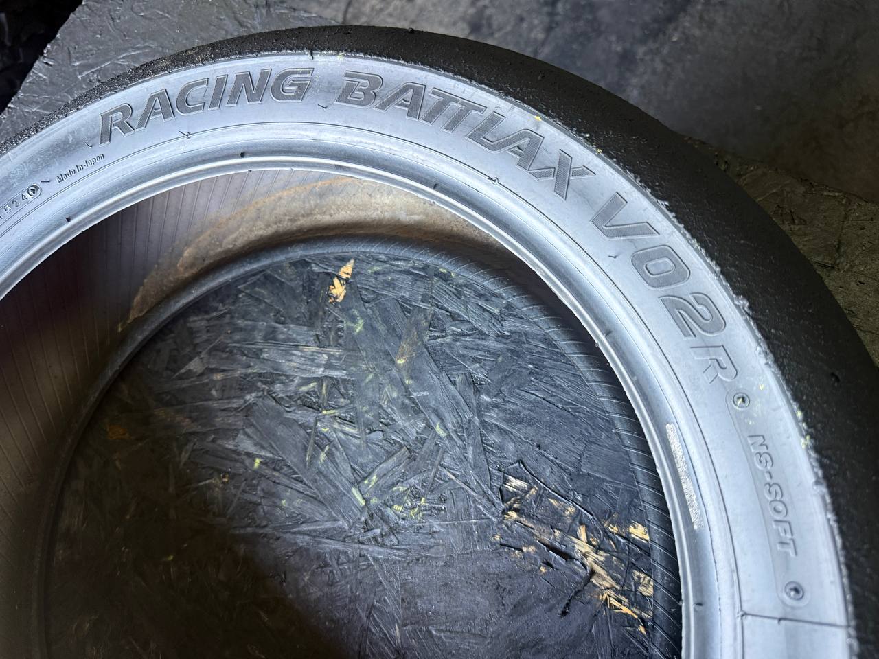 200/660 R17 Bridgestone Racing Battlax V02