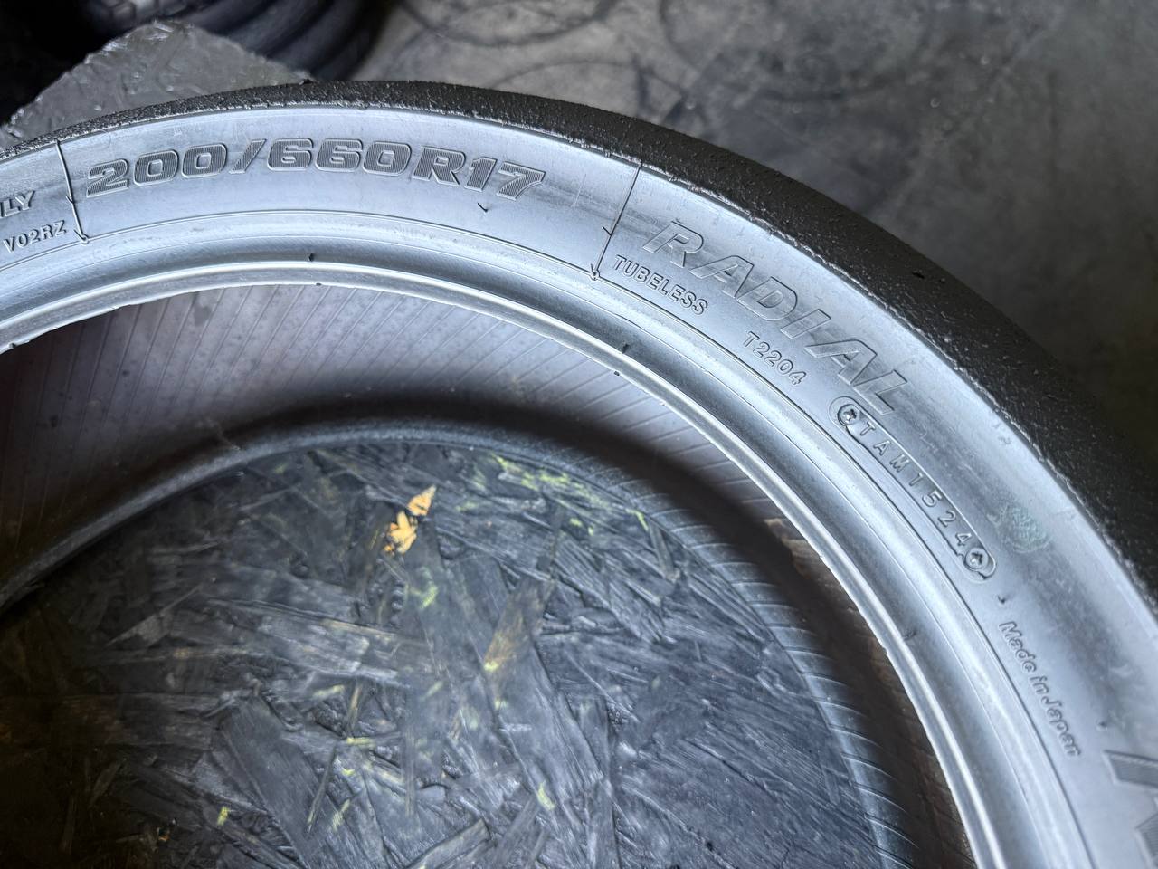 200/660 R17 Bridgestone Racing Battlax V02