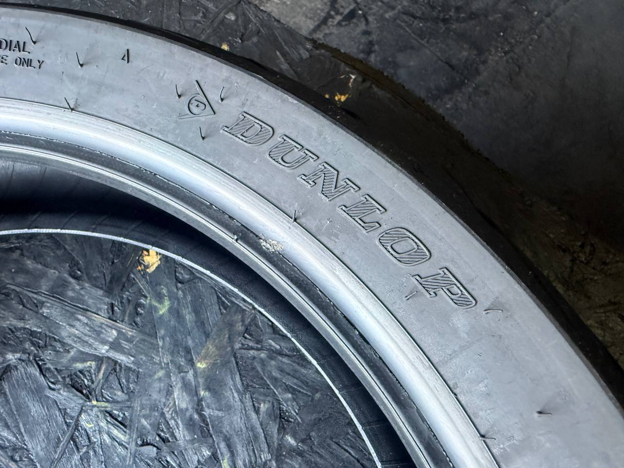 160/60 R17 Dunlop SportMax D222