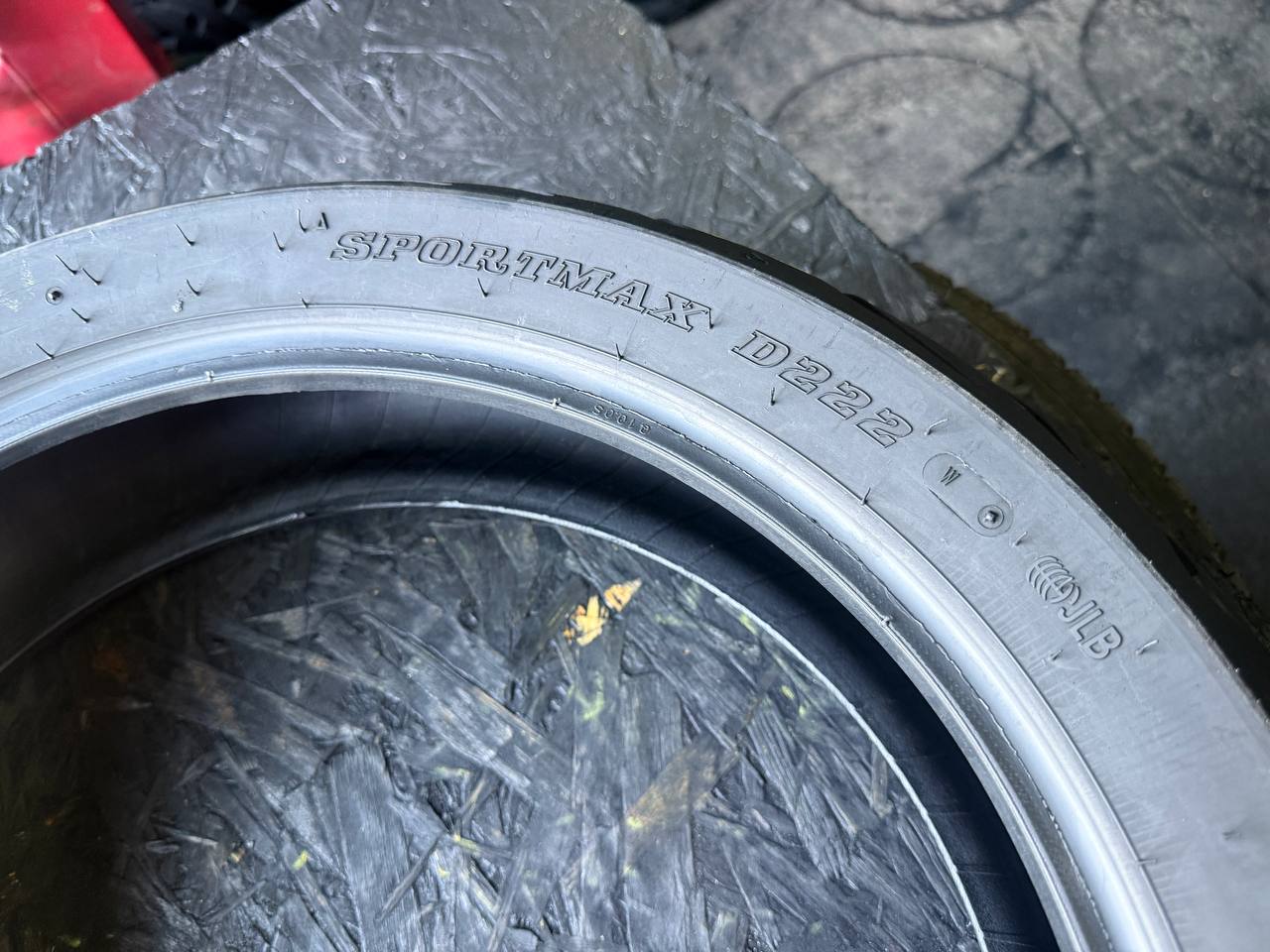 160/60 R17 Dunlop SportMax D222