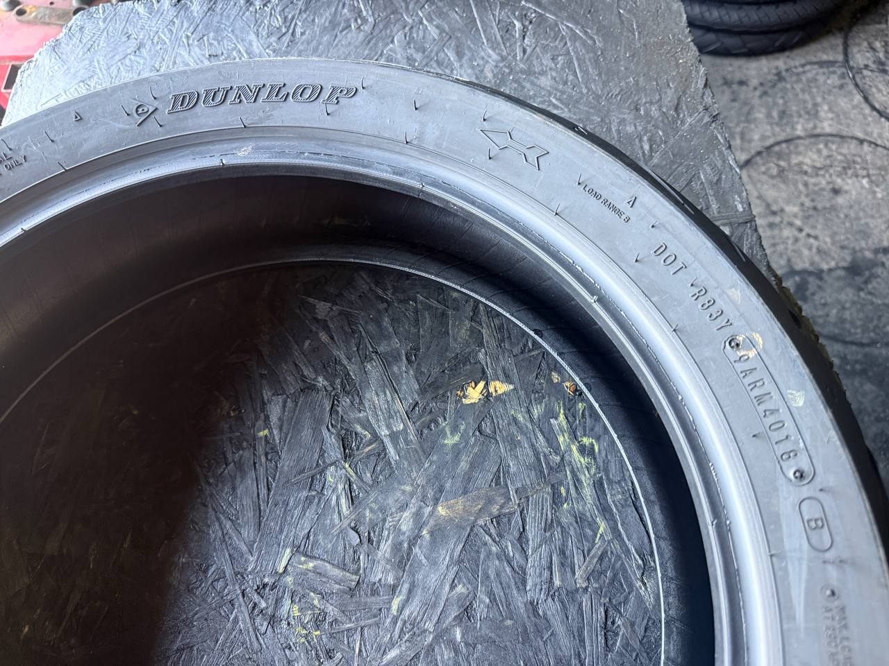 160/60 R17 Dunlop SportMax D222