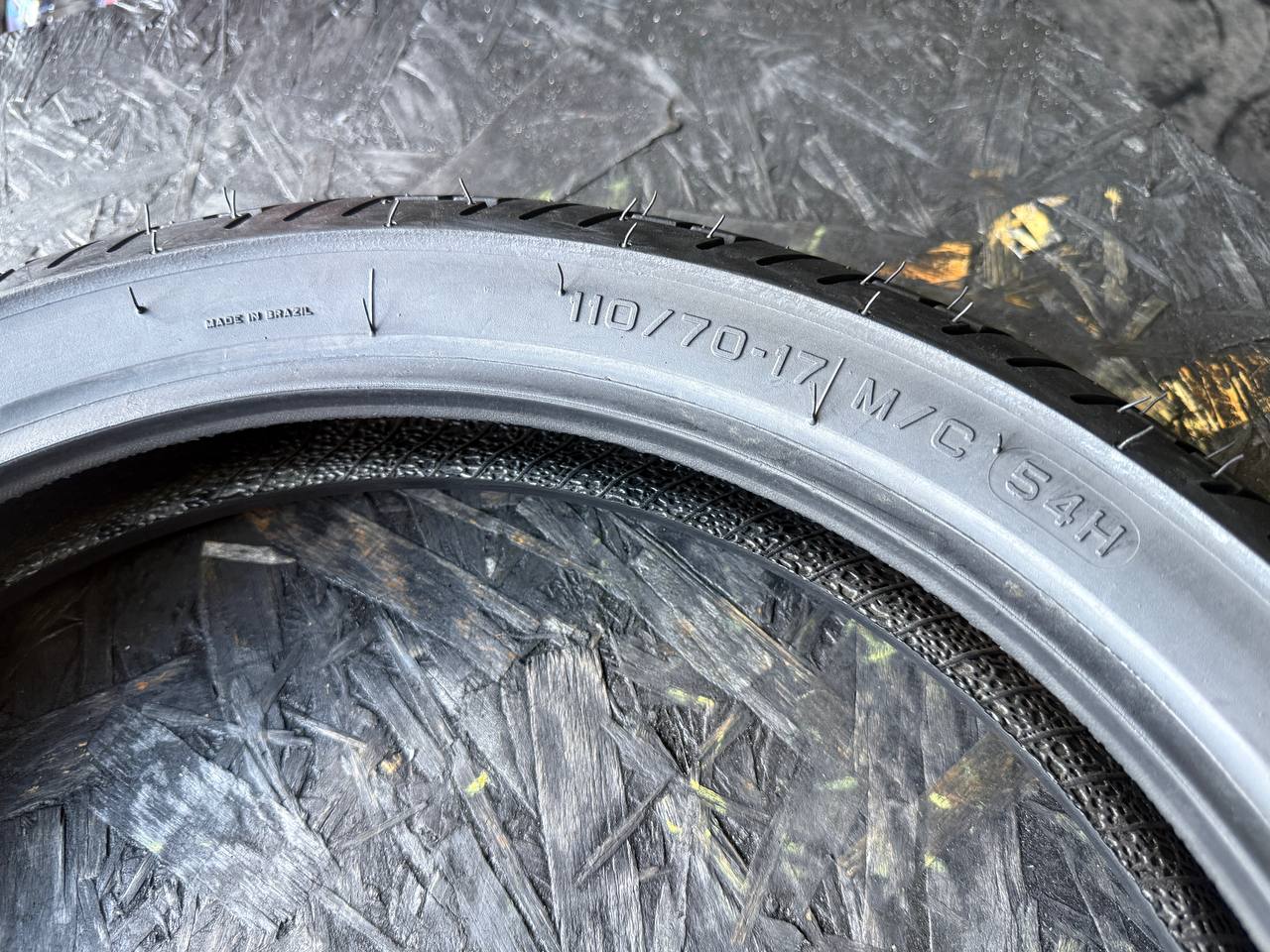 110/70 R17 Metzeler Lasertec
