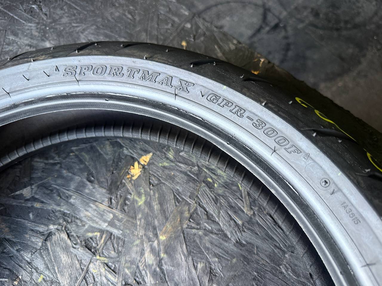 120/70 R17 Dunlop Sportmax GPR 300F