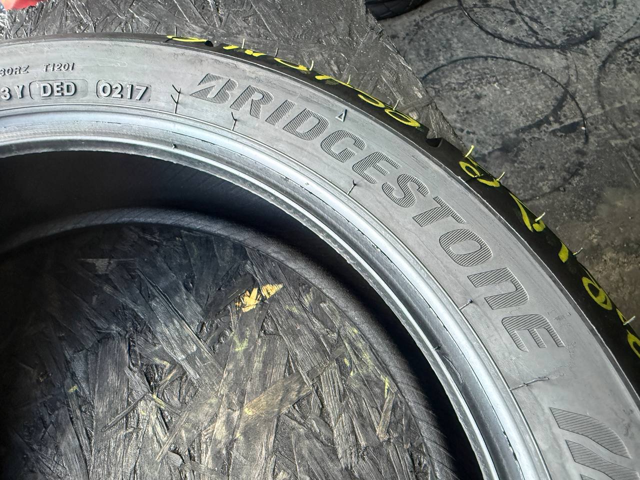 160/60 R17 Bridgestone Battlax Sport Touring T30R