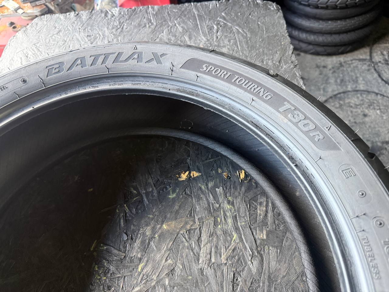 160/60 R17 Bridgestone Battlax Sport Touring T30R