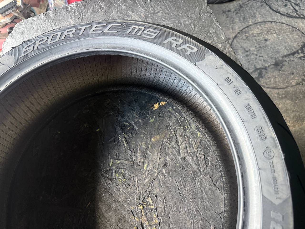 180/55 R17 Metzeler Sportec M9 RR