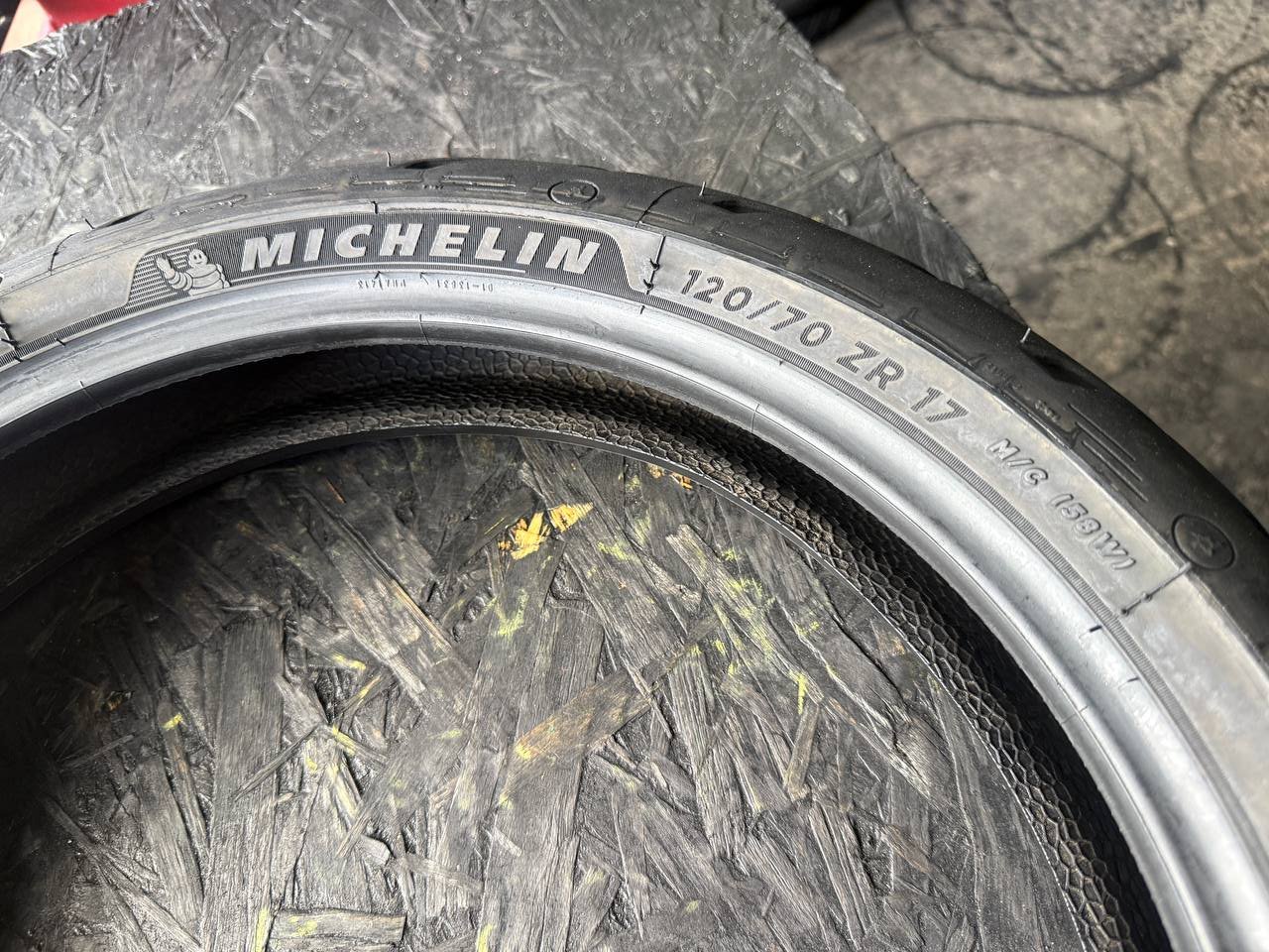120/70 R17 Michelin Road 5