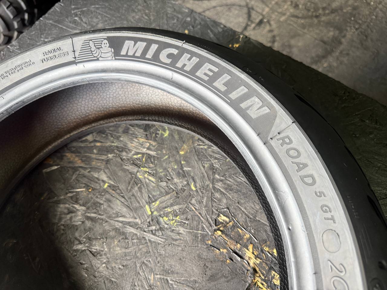 180/55 R17 Michelin Road 5 GT