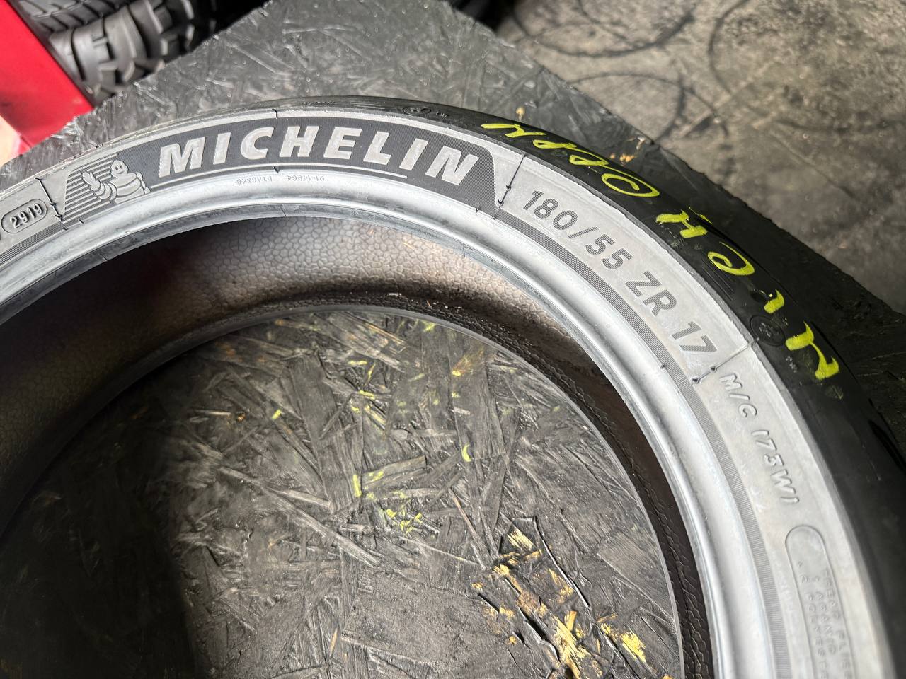 180/55 R17 Michelin Road 5 GT