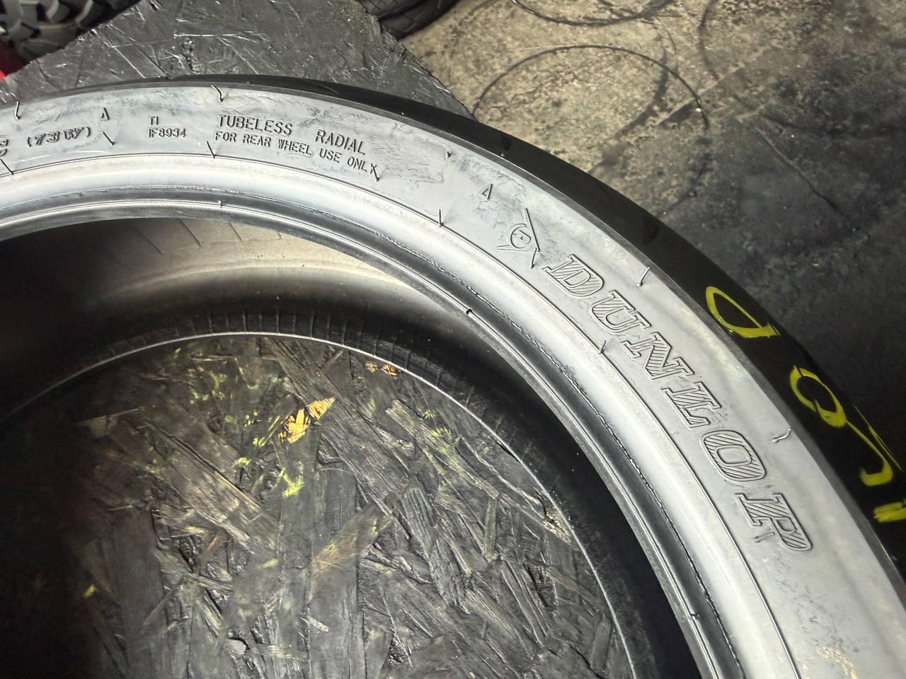 180/55 R17 Dunlop SportMax RoadSport 2