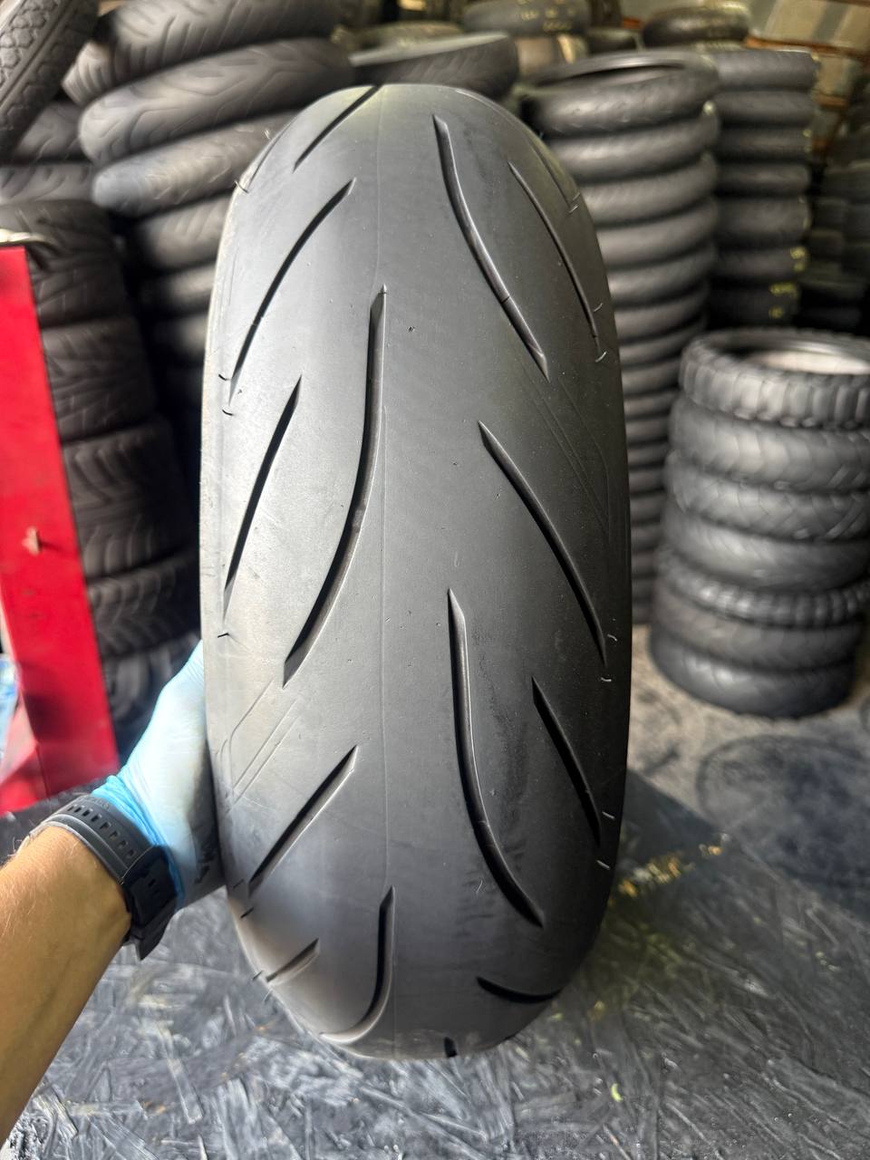 180/55 R17 Bridgestone Battlax Hypersport S21R