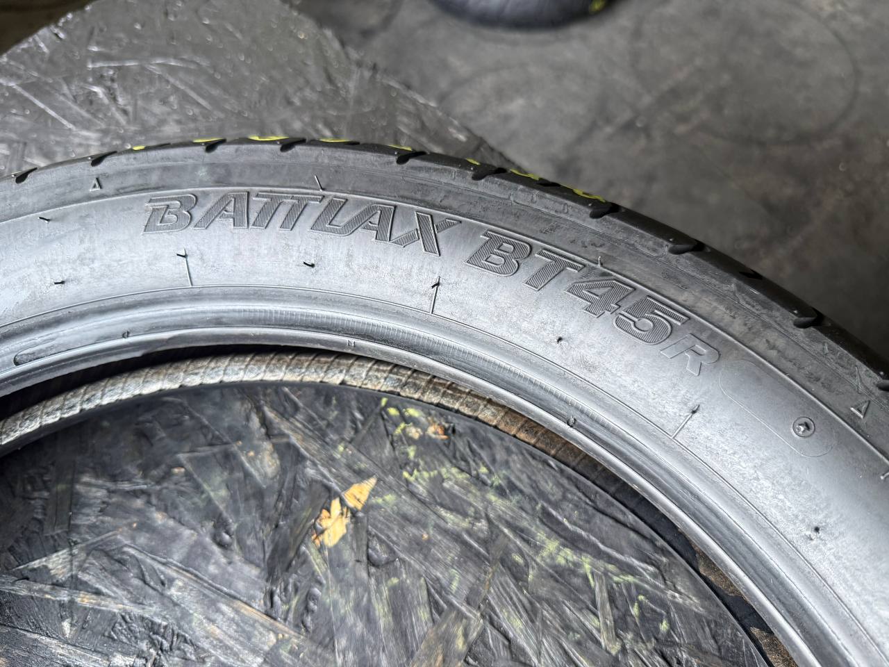 / R18 Bridgestone Battlax BT45R