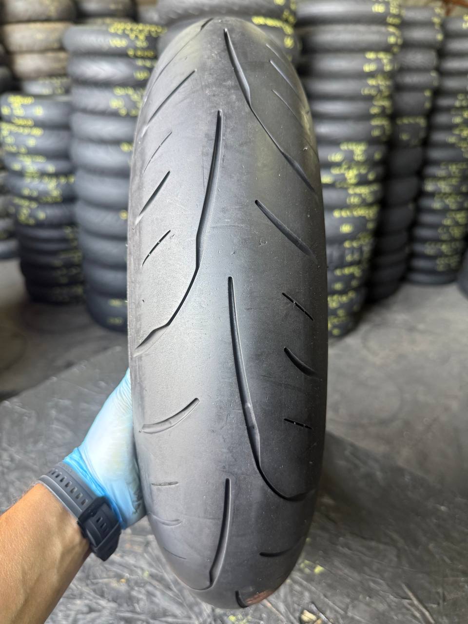 130/70 R16 Avon AV79 3D Ultra EVO