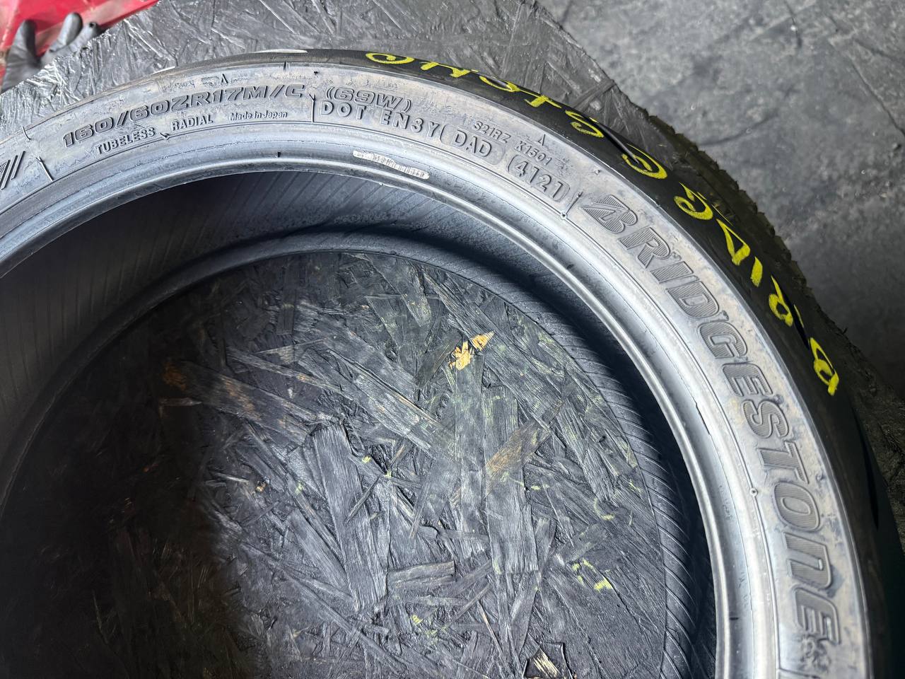160/60 R17 Bridgestone Battlax Hypersport S21R