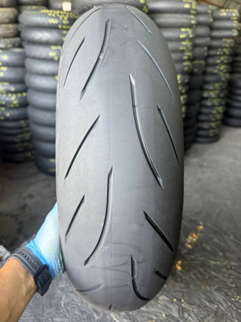 160/60 R17 Bridgestone Battlax Hypersport S21R