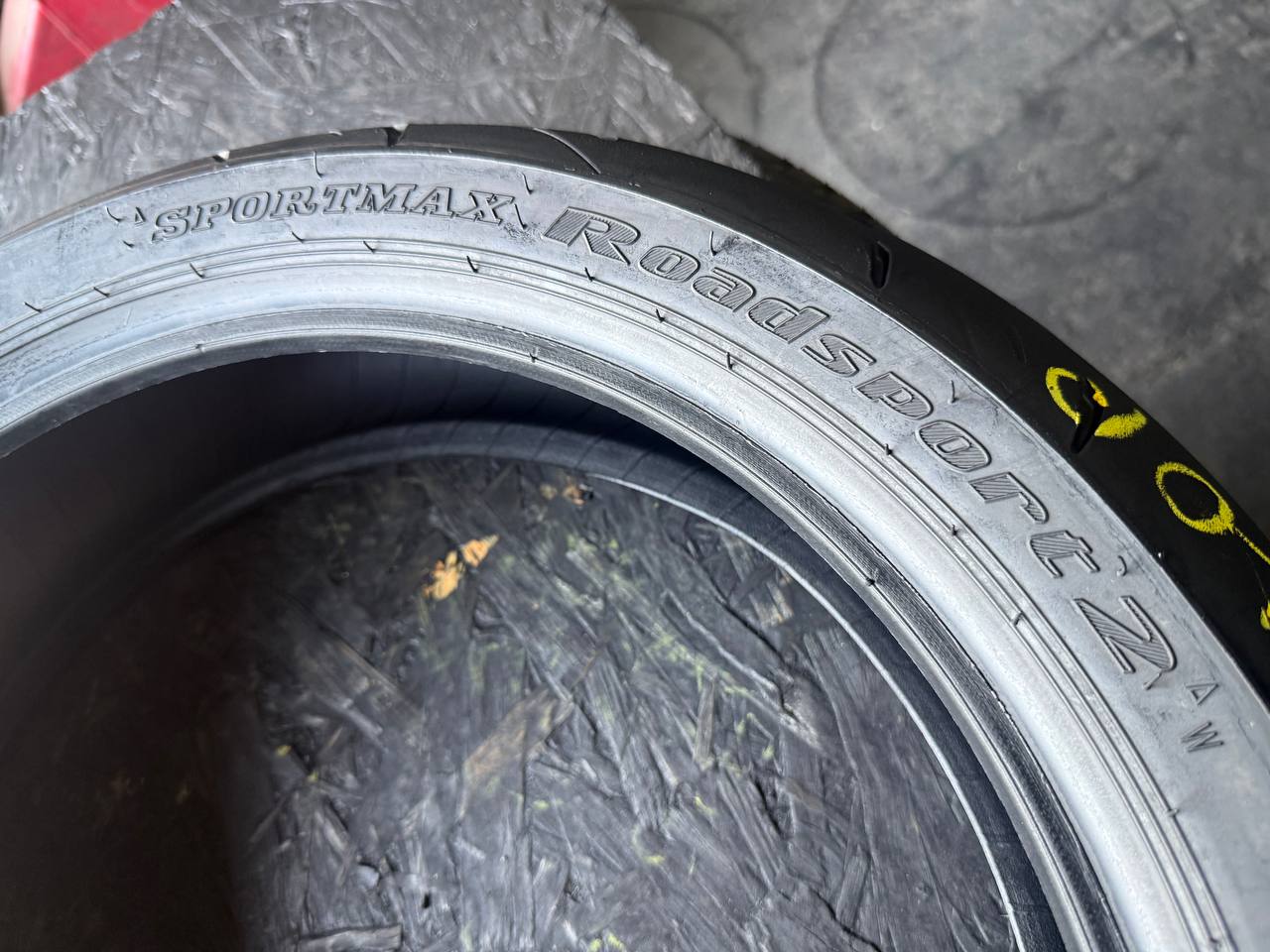160/60 R17 Dunlop SportMax RoadSport 2