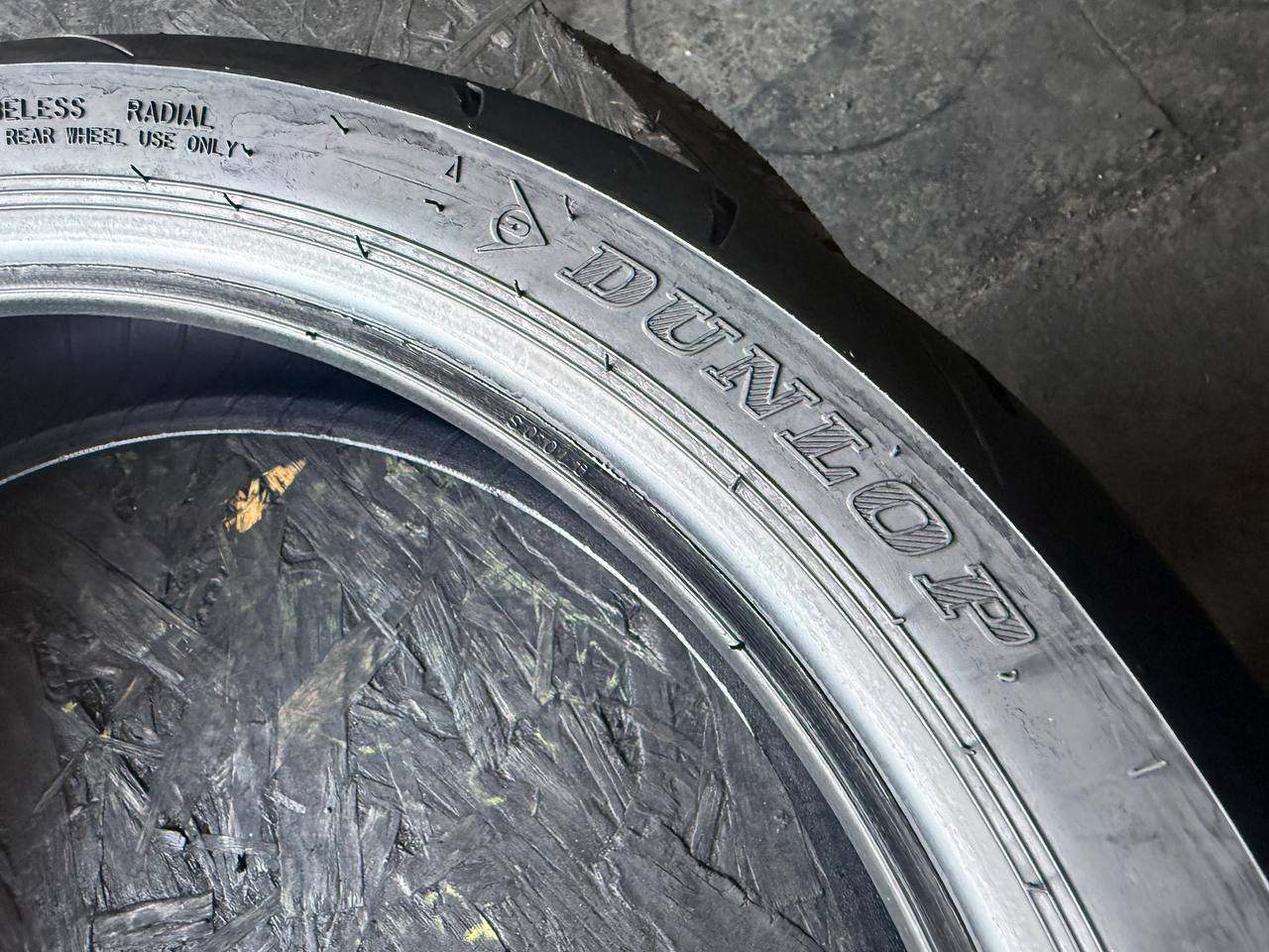 160/60 R17 Dunlop SportMax RoadSport 2