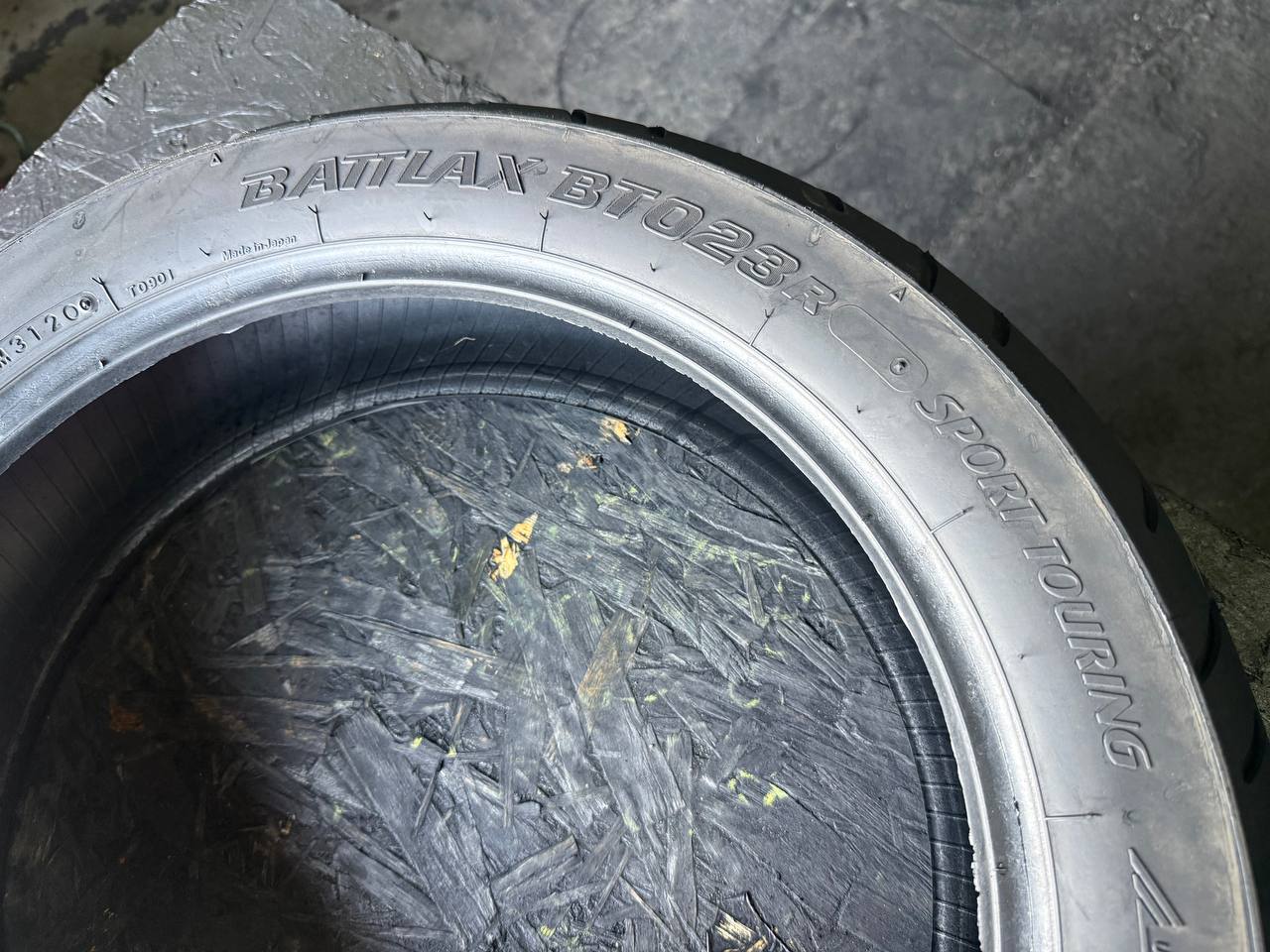 160/70 R17 Bridgestone Battlax Sport Touring BT023R