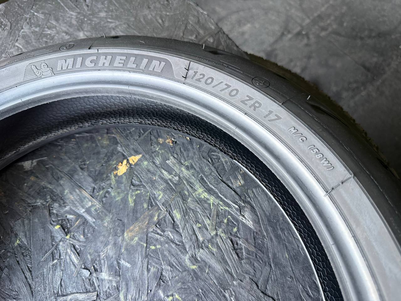 120/70 R17 Michelin Road 5