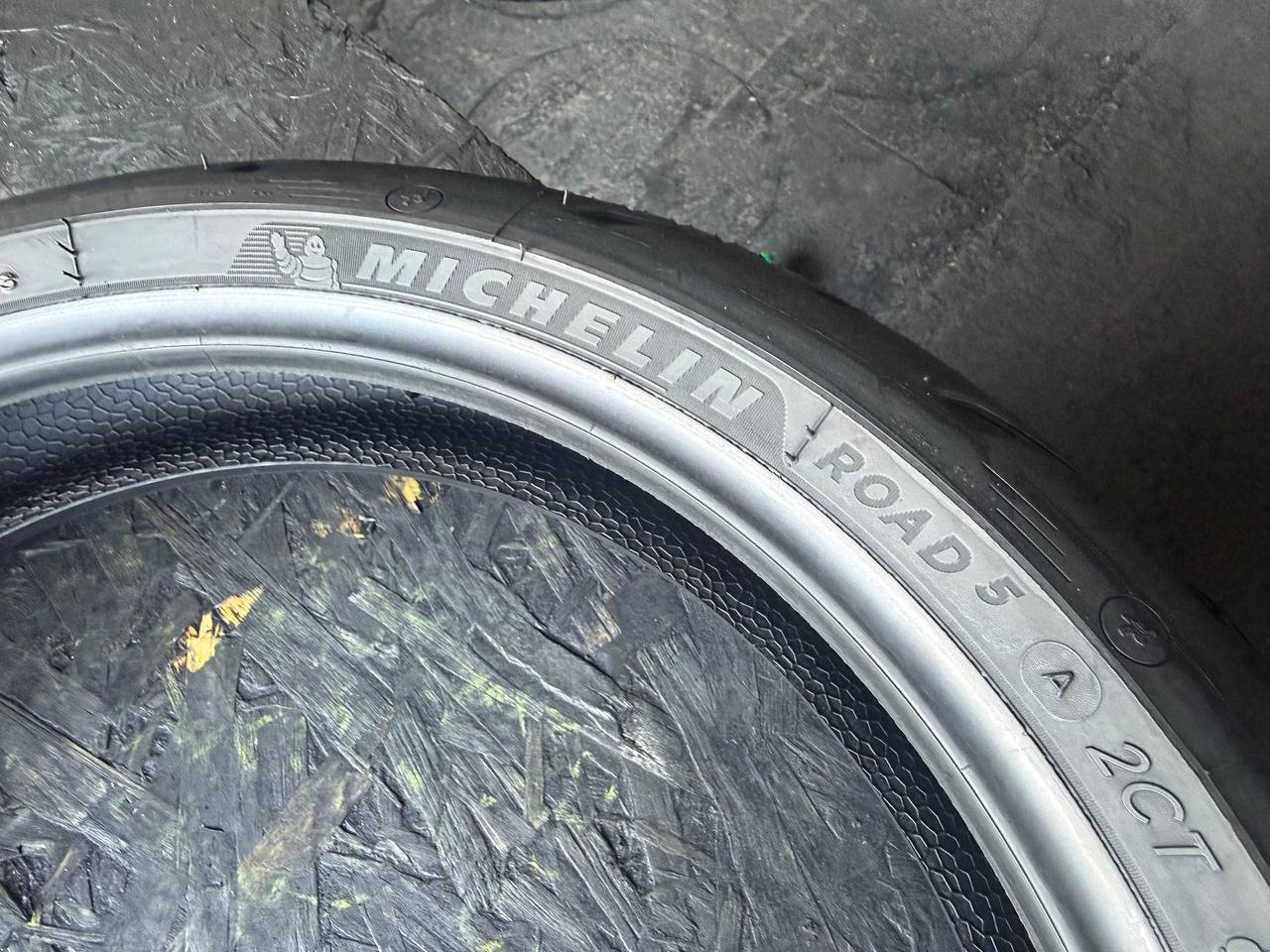 120/70 R17 Michelin Road 5