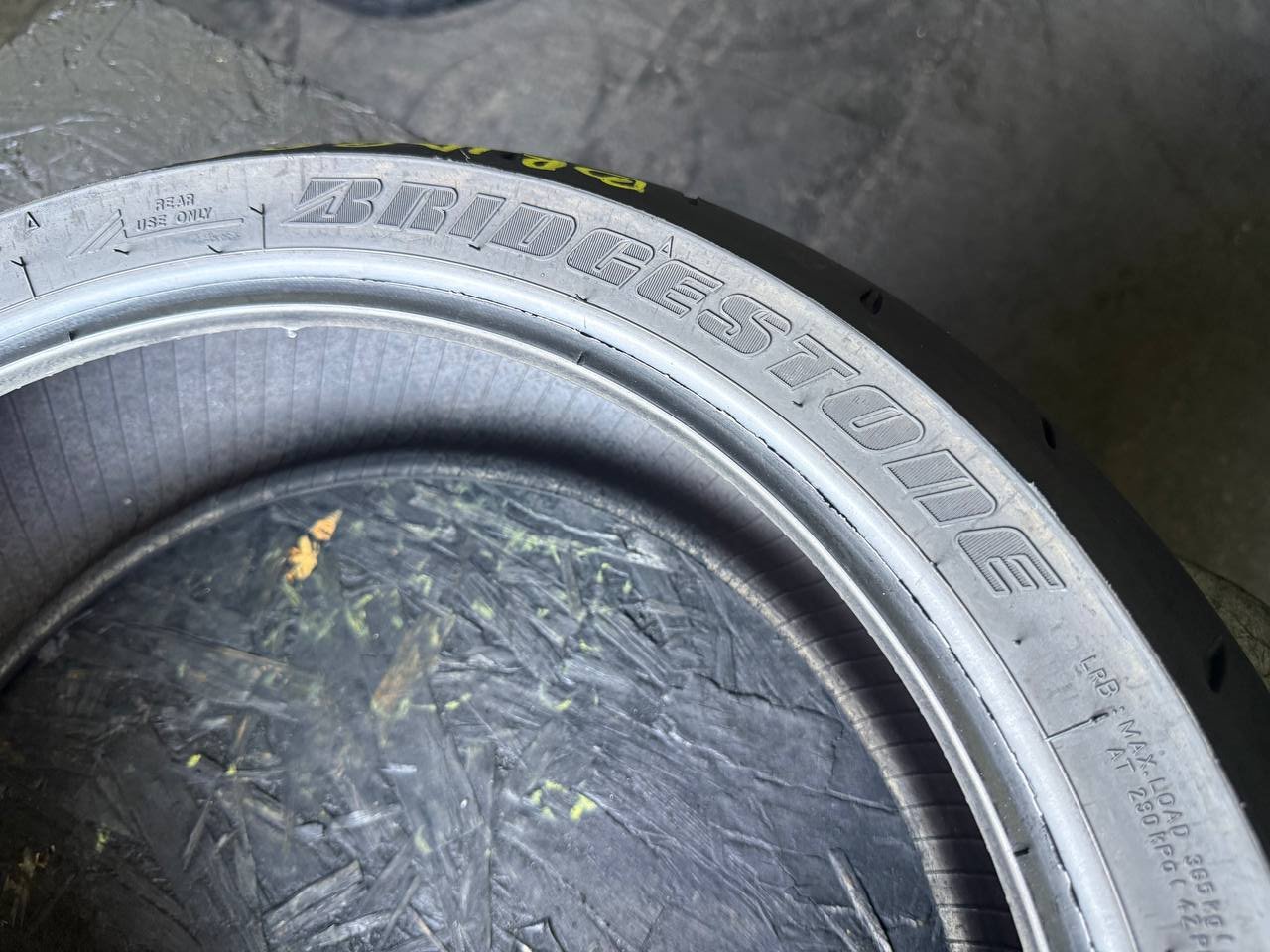 180/55 R17 Bridgestone Battlax Hypersport BT016R