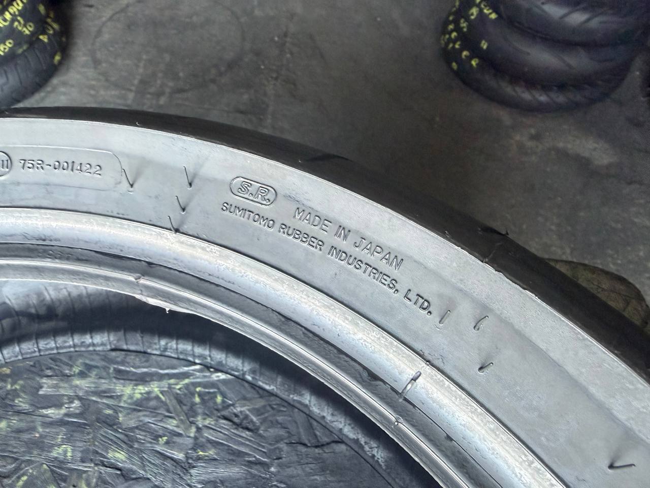 160/60 R17 Dunlop SportMax D221