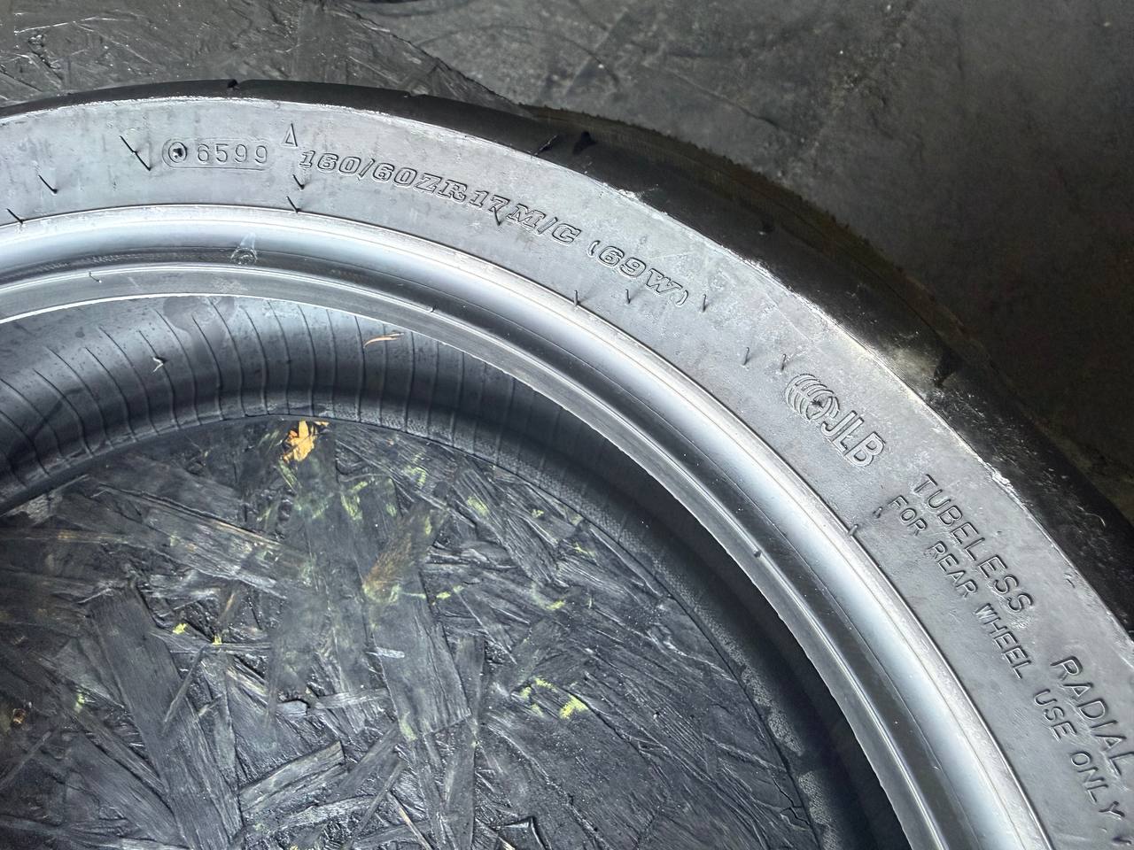 160/60 R17 Dunlop SportMax D221