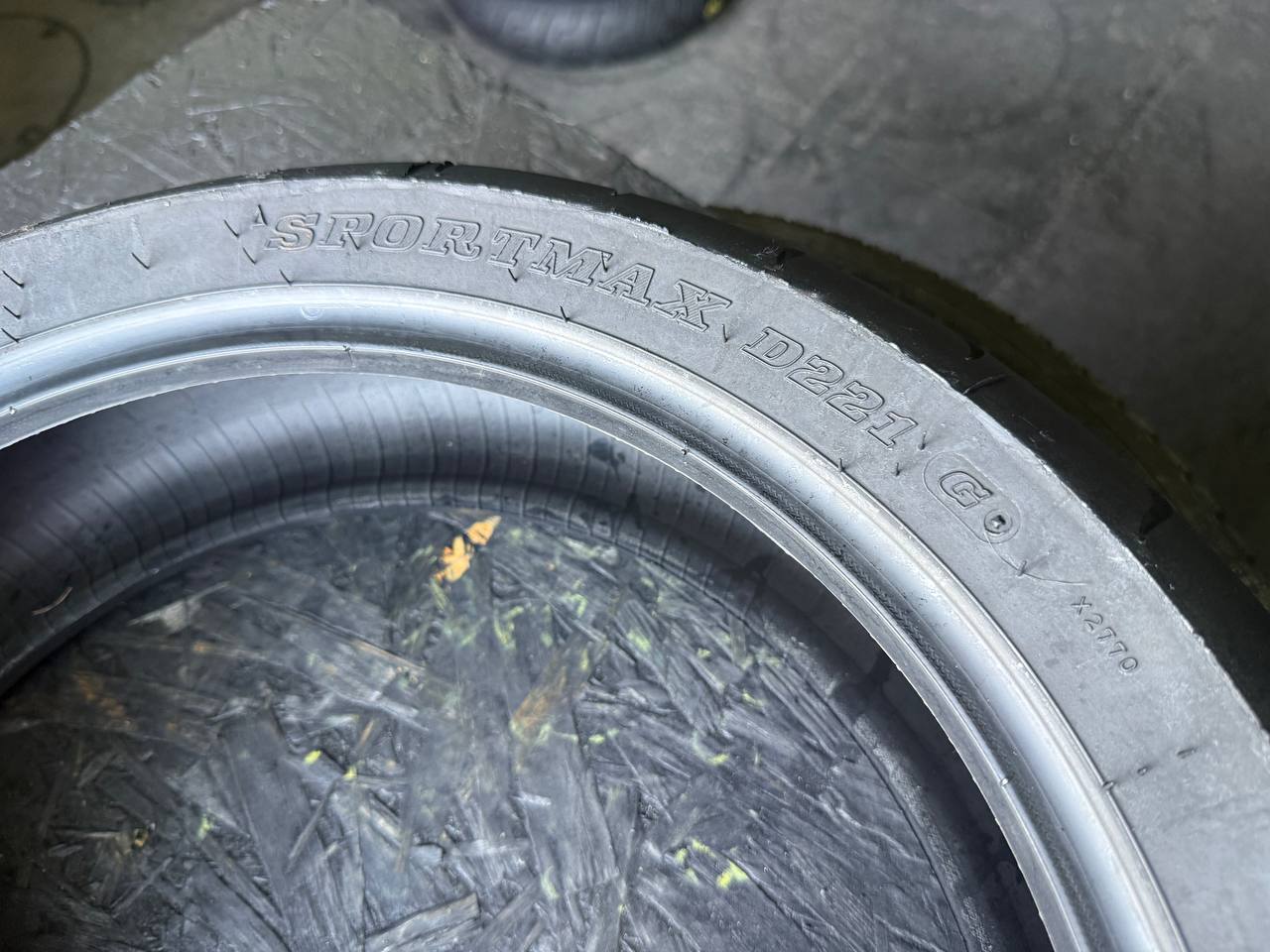 160/60 R17 Dunlop SportMax D221