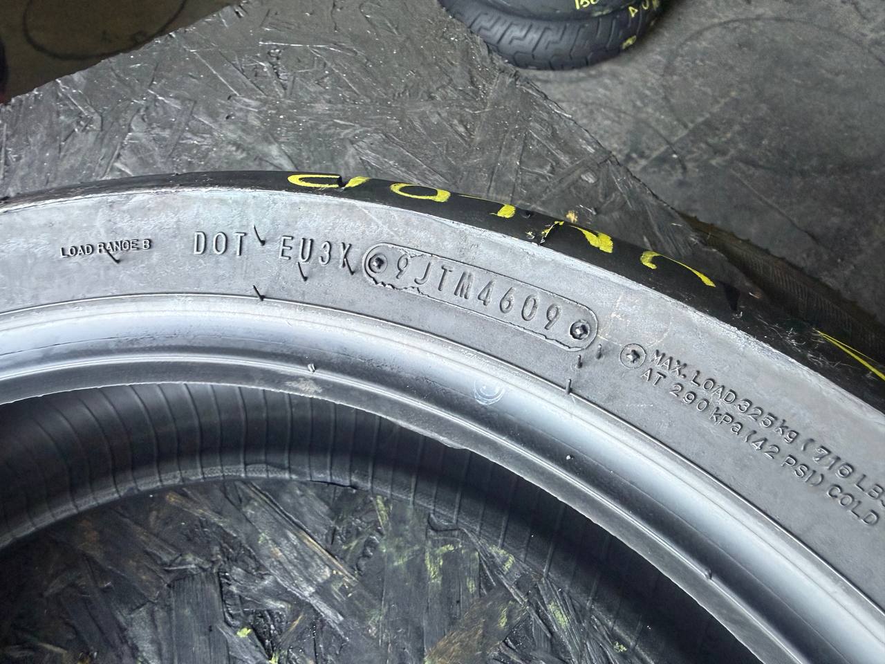 160/60 R17 Dunlop SportMax D221