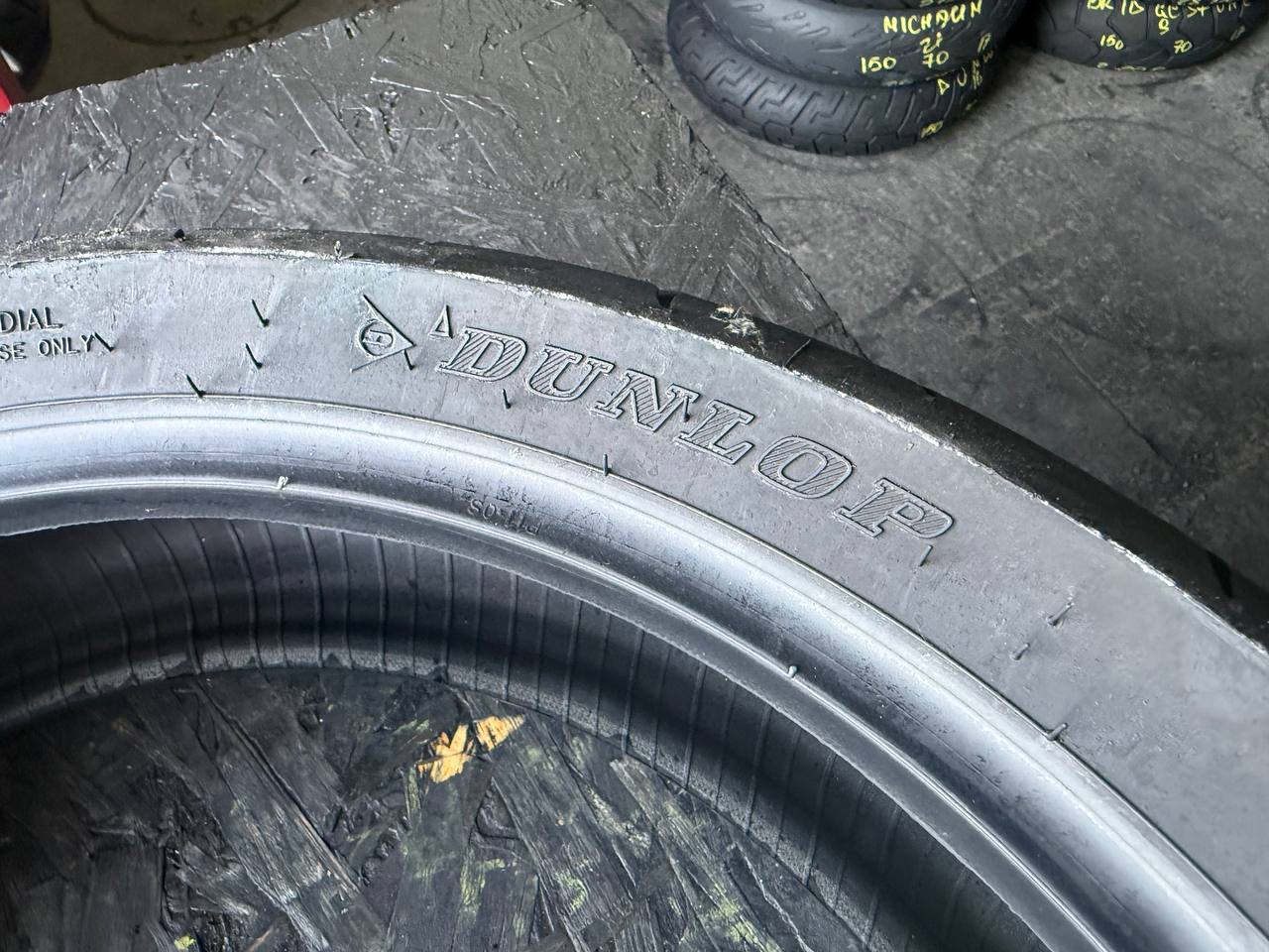 160/60 R17 Dunlop SportMax D221