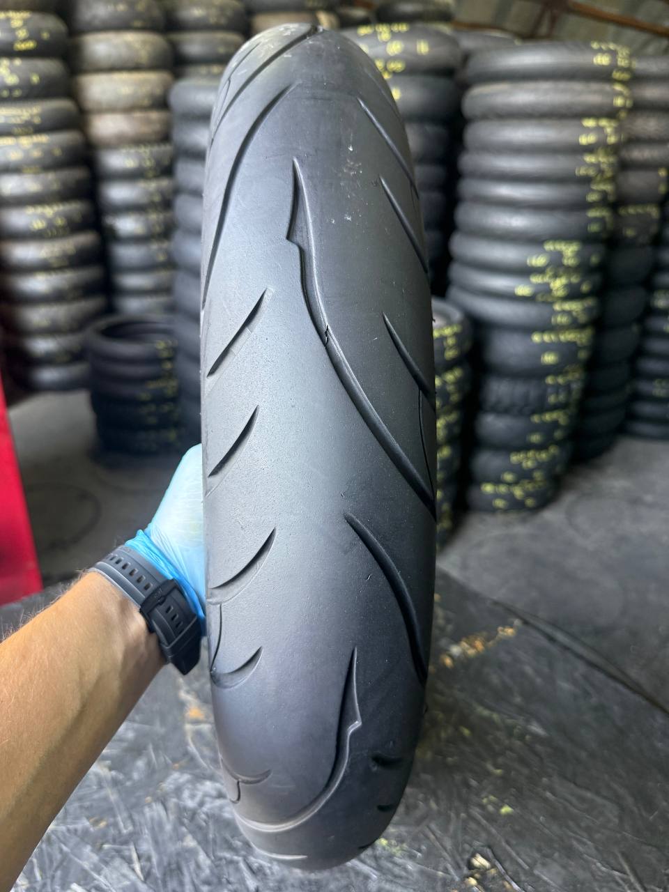 130/90 R16 Avon AV71 Cobra