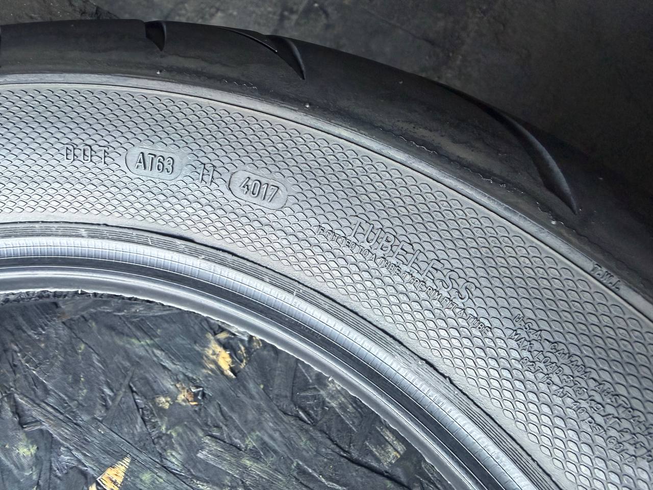 130/90 R16 Avon AV71 Cobra