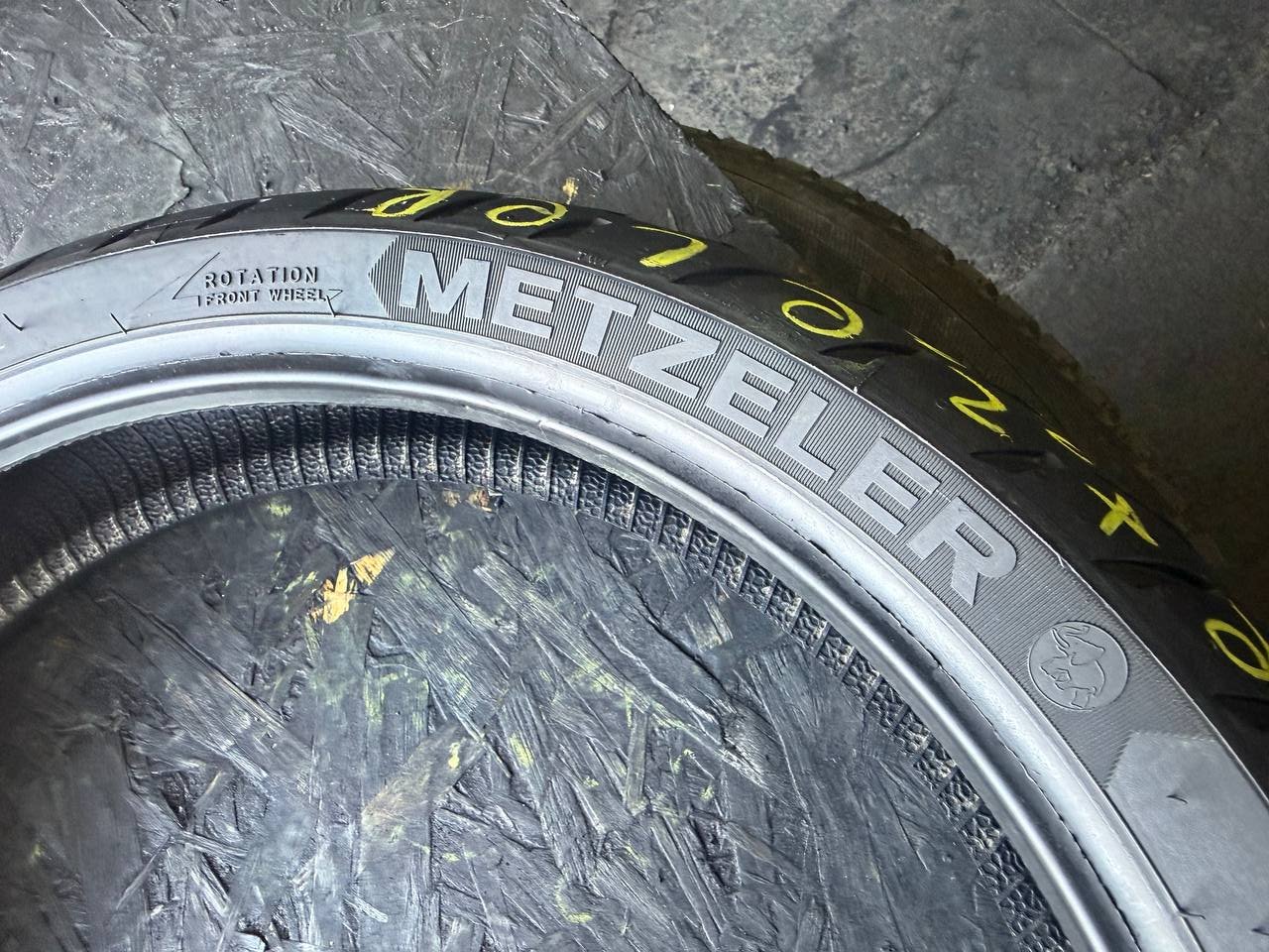 120/70 R17 Metzeler Roadtec 01
