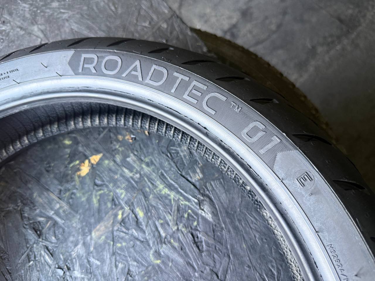 120/70 R17 Metzeler Roadtec 01