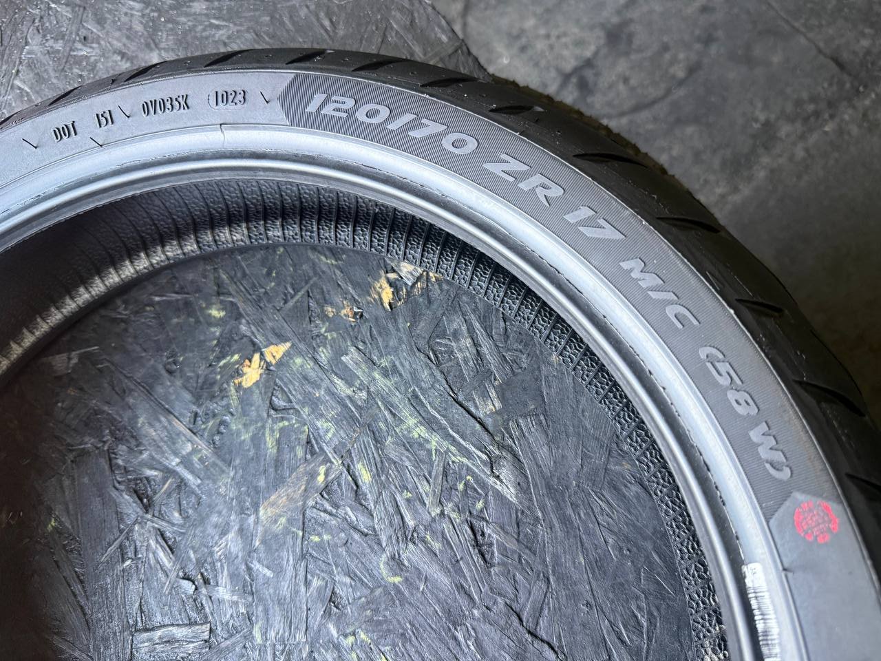 120/70 R17 Metzeler Roadtec 01