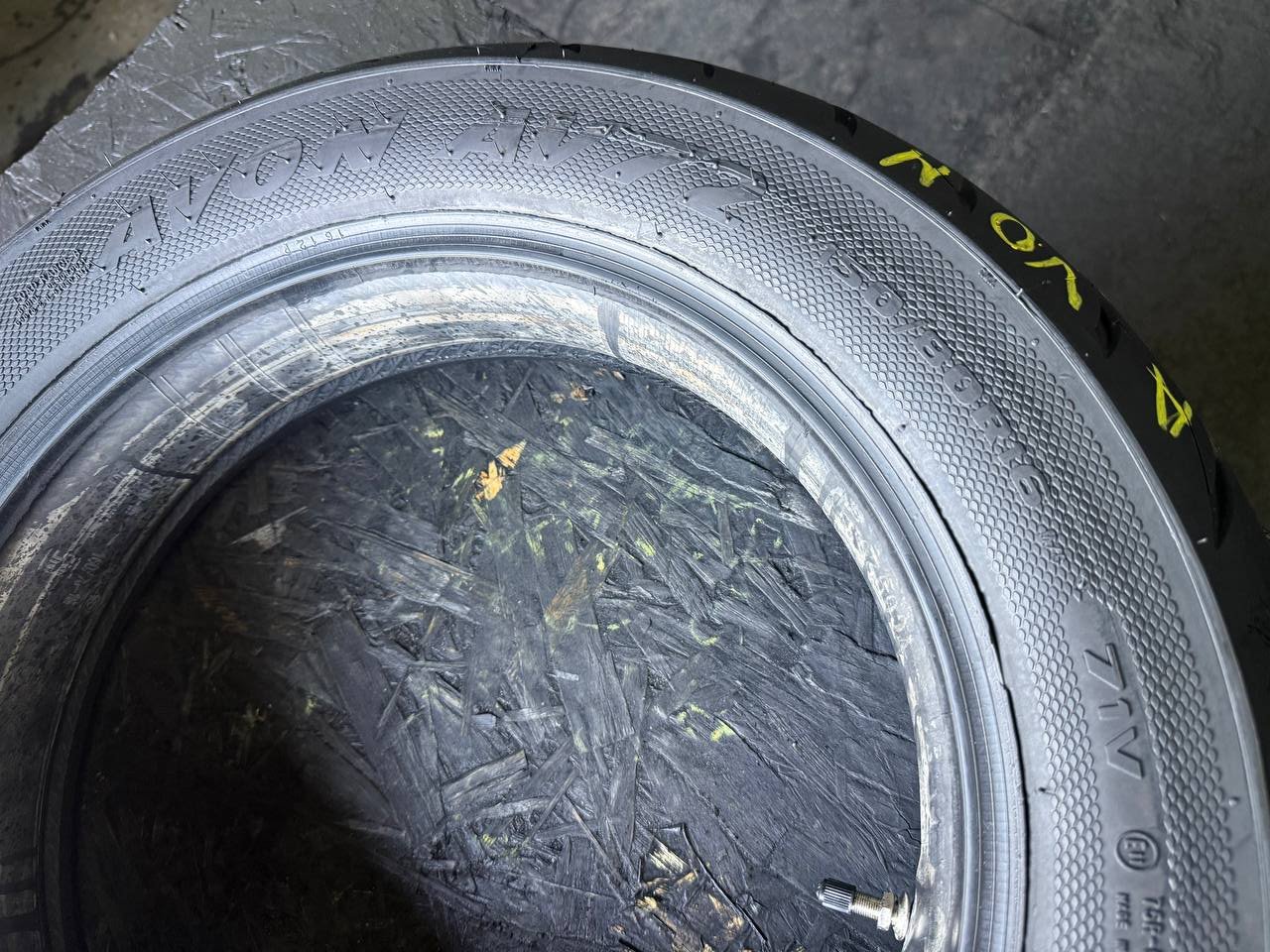 150/80 R16 Avon AV72 Cobra